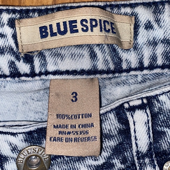 Blue spice acid wash denim distressed cut off shorts size 3 - Picture 3 of 3